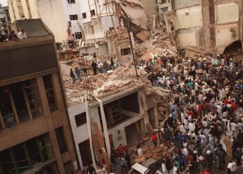 La Justicia responsabilizó a Irán y a Hezbollah por los atentados contra la embajada de Israel y la AMIA