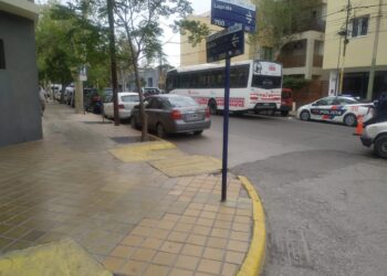 Un colectivo de la Red Tulum y una camioneta chocaron: Hay una menor herida
