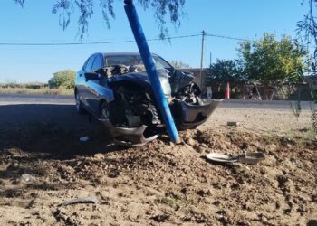 Ruta 20: Un ataque de tos lo hizo perder el control y chocó una luminaria