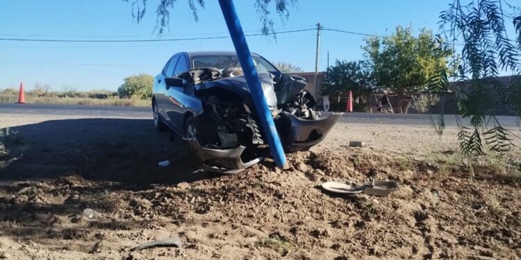 Ruta 20: Un ataque de tos lo hizo perder el control y chocó una luminaria