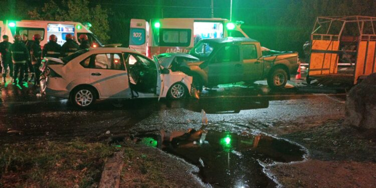 Impactantes imágenes del múltiple accidente en la Ruta 20: Hay 3 heridos graves