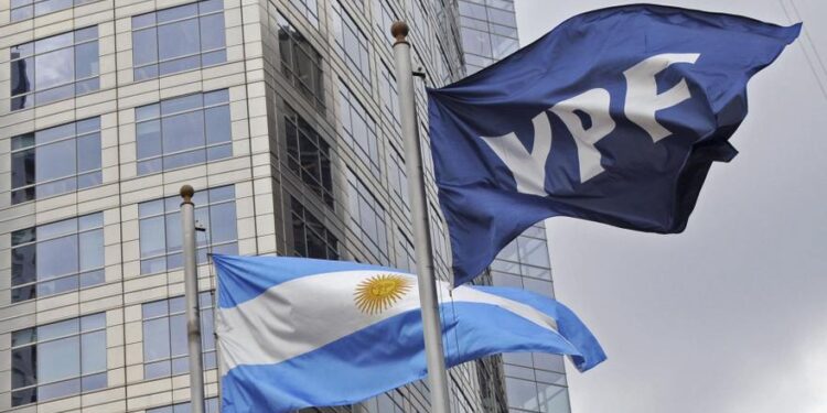 El Gobierno confirmó que los directores de YPF cobrarán $70 millones menusales