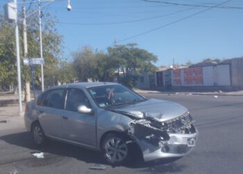 Dos mujeres fueron hospitalizadas tras choque de vehículos en una peligrosa esquina