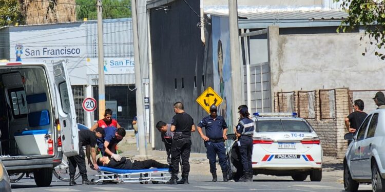 Chocó a una moto en Caucete y se fugó: Es intensamente buscado por la Policía