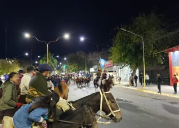 Video: Así fue el paso de la Cabalgata de Fe a la Difunta Correa por Caucete