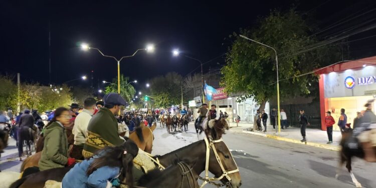 Video: Así fue el paso de la Cabalgata de Fe a la Difunta Correa por Caucete