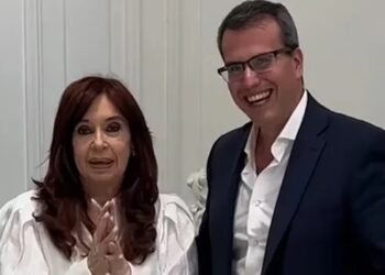 Concejales buscan conocer con qué fondos Munisaga pagó el viaje para ver a CFK
