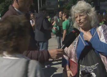 Una jubilada defendía las universidades públicas y una vecina salió al cruce: “Cristina se afanó todo”