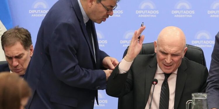 El paquete fiscal del Gobierno logró dictamen y se votará en conjunto con la Ley Bases