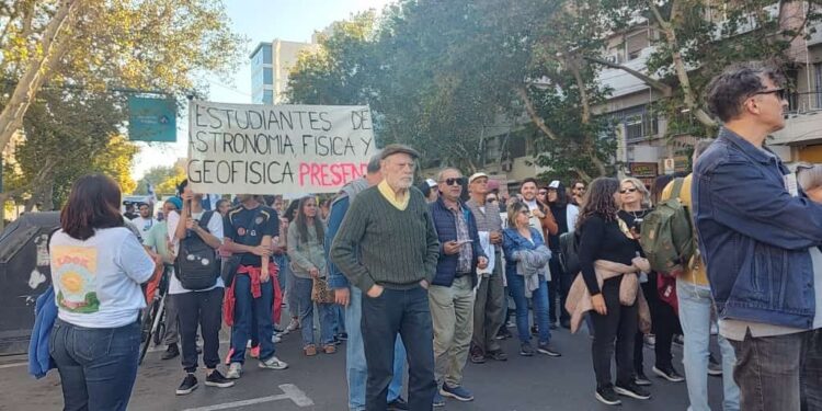 Una multitud marchó en San Juan en defensa de la Educación Pública