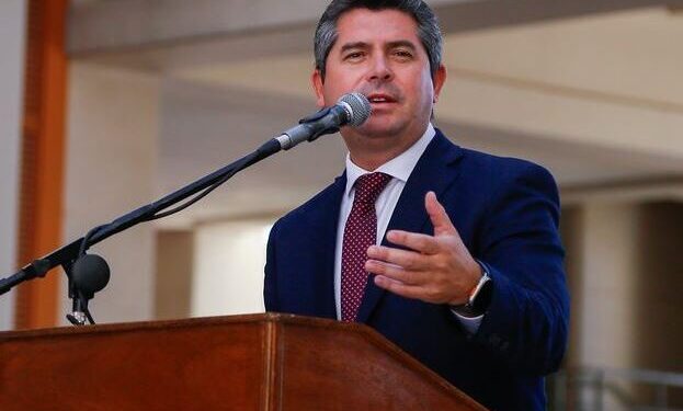 Por primera vez como gobernador, Orrego viaja a Chile