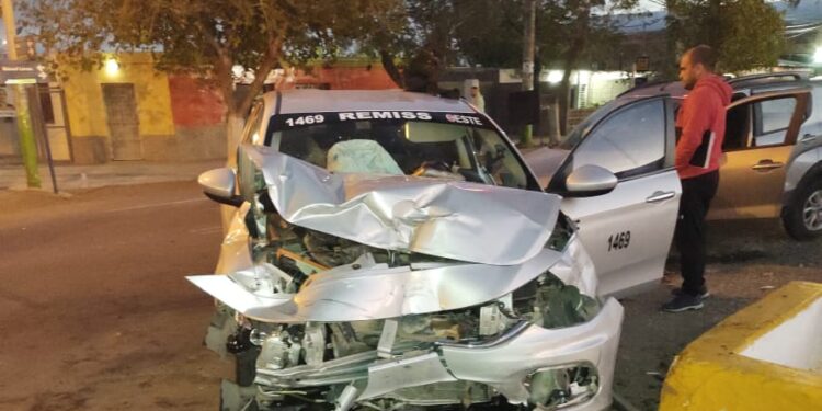 Se accidentó un remisero sanjuanino que iba con tres pasajeros menores: Hay cinco heridos