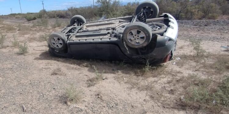 Una joven sanjuanina volcó luego de que se le “reventara” una cubierta