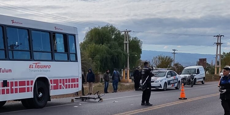 Accidente en la Ruta 20: Ciclista se fracturó la nariz al chocar con un colectivo