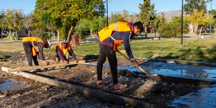Ante el pedido de vecinos, Rivadavia trabaja en mejorar cinco plazoletas