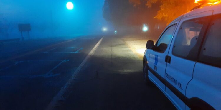 Impresionante niebla en la Ruta 20, en la zona del Aeropuerto, en 9 de Julio