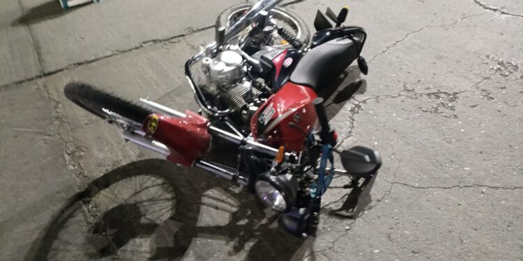 Motociclista con graves heridas tras ser embestido por un auto en Rawson