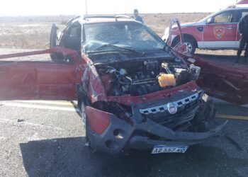 Vuelco en la Ruta 20 dejó a 3 hombres hospitalizados y el vehículo destruido