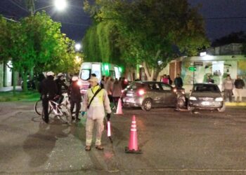 Fuerte colisión en Trinidad: Una mujer y su hija terminaron hospitalizadas