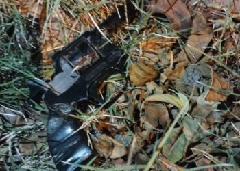 Le disparan a un joven para robarle la bicicleta frente a la Policía