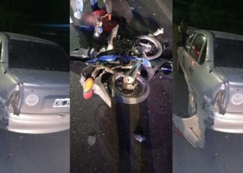 Un motociclista chocó contra un auto que se encontraba en la banquina
