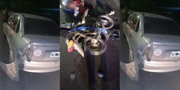 Un motociclista chocó contra un auto que se encontraba en la banquina