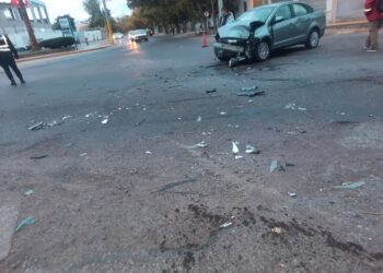 Un jubilado chocó contra un camión y terminó hospitalizado