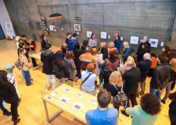 La Ciudad presentó la muestra artística “Los hilos de la Memoria”, de la Fundación INECO