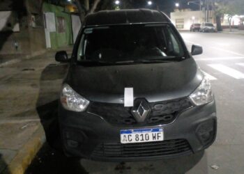 Motocilistas en grave estado tras chocar con un camioneta que frenó su marcha