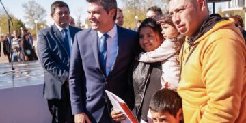 Orrego entregó viviendas a 73 familias de Jáchal