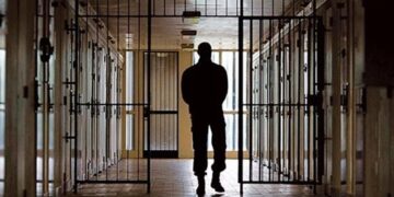 Detuvieron a dos personas que ingresaron a un domicilio y robaron bolsas de cemento