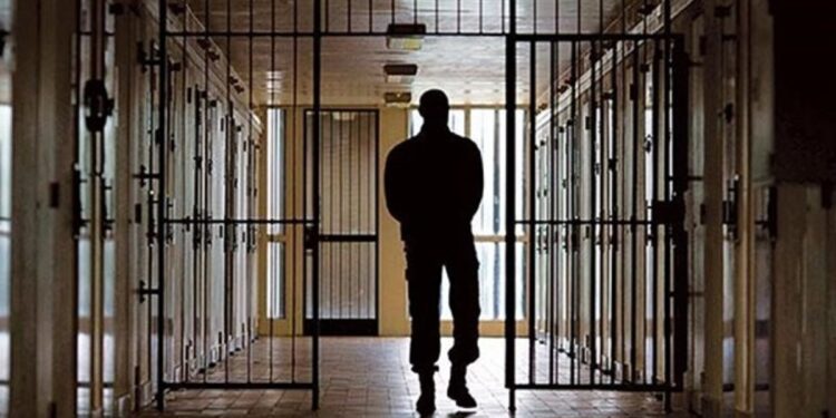 Detuvieron a dos personas que ingresaron a un domicilio y robaron bolsas de cemento