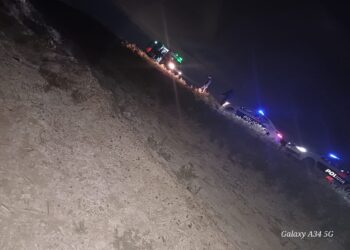 Gravísimo: Volcó, su auto quedó destruido y lo encontraron inconsciente