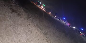 Gravísimo: Volcó, su auto quedó destruido y lo encontraron inconsciente