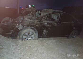 Gravísimo: Volcó, su auto quedó destruido y lo encontraron inconsciente