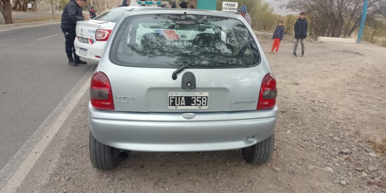 Un conductor en estado de ebriedad chocó a un efectivo policial y se fugó