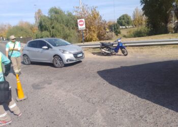 Un accidente en el Lateral de Circunvalación dejó a un motociclista herido