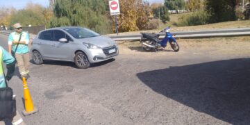 Un accidente en el Lateral de Circunvalación dejó a un motociclista herido