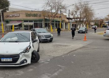 Una mujer con lesiones graves tras violento accidente en Capital