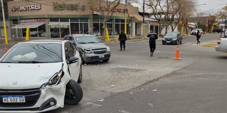 Una mujer con lesiones graves tras violento accidente en Capital