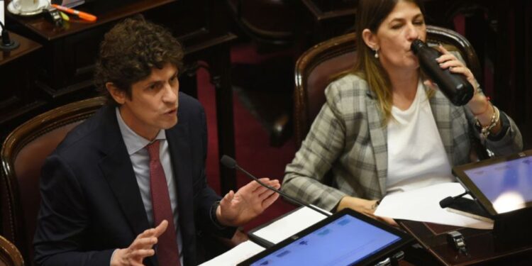 Ley Bases: el Gobierno hizo cambios en las privatizaciones y eliminó el capítulo previsional