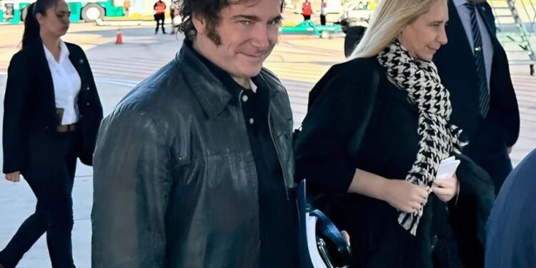 El presidente llegó a Bari y mañana hablará en la Cumbre de Mandatarios y Jefes de Estado del G7