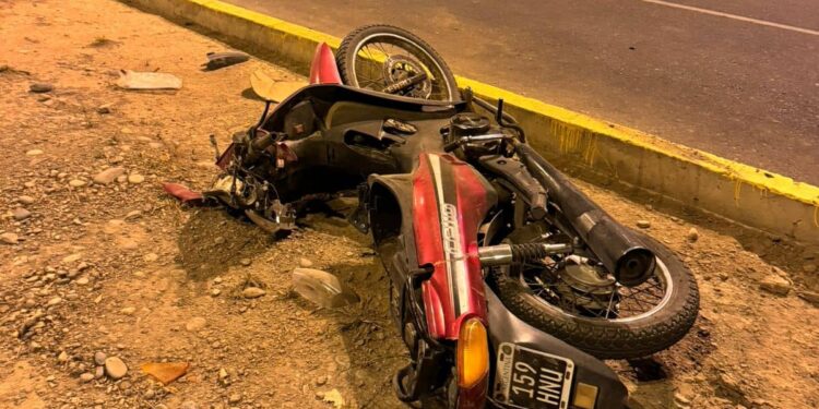 Enorme tristeza: Tenía 19 años el hombre que murió tras chocar con árbol