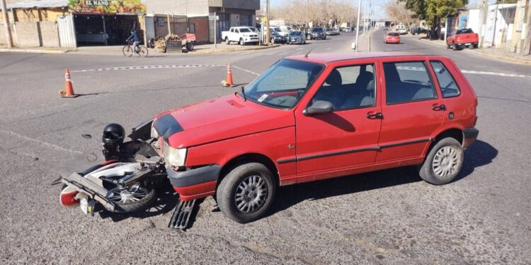 Una mujer sufrió una grave fractura al ser embestida por un anciano de 77 años