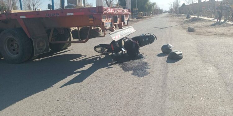 Motociclista herido en 9 de Julio tras ser embestido por un camión