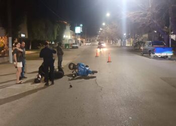 Conductor se fugó tras atropellar a un motociclista en Rivadavia