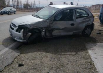Violenta colisión entre un auto y una camioneta en 9 de Julio dejó a tres lesionados