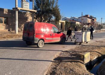 Anciano de 75 años en estado crítico tras ser embestido por una camioneta