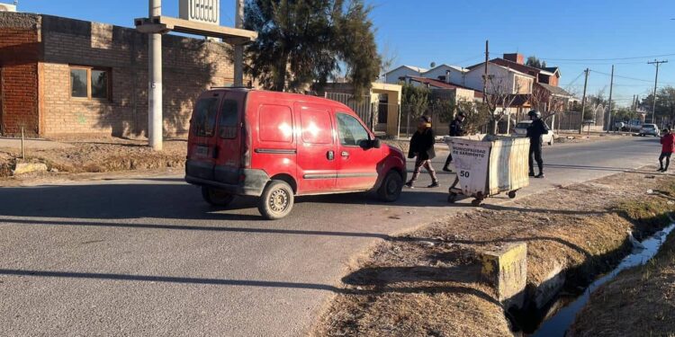 Anciano de 75 años en estado crítico tras ser embestido por una camioneta