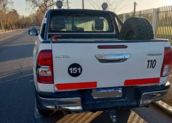 Jovencito chocó con una camioneta estacionada en Capital y se quebró